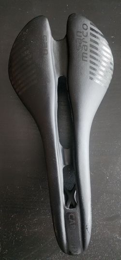 New road carbon saddle
