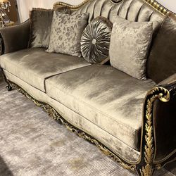 📌Betria Sofa W/5 Pillow $10 Down Payment Financing and delivery Available 