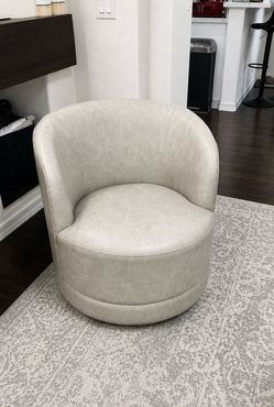 Round Rotating Chair