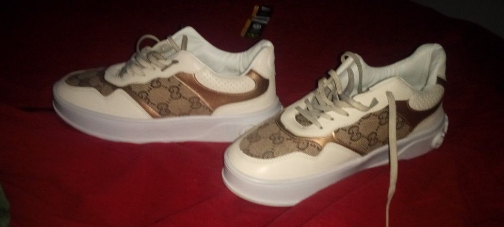 Gucci Re-Web Sneakers In White And Gold