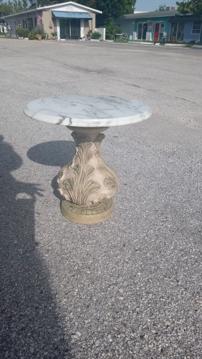 Small Marble Top Table, Pineapple Base