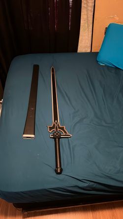 a 1:1 scale replica of Kirito's Elucidator sword