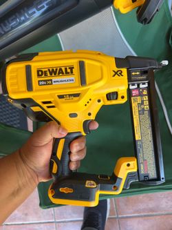 Dewalt 20V MAX XR Lithium-Ion Cordless 18-Gauge Narrow Crown Stapler (Tool Only)