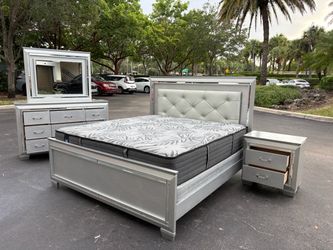 Beautiful Bedroom Set king Size Solid Wood Silver Color In Great Condition by Malaysia Furniture