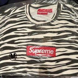 Supreme Box Logo Crewneck (FW22) “Zebra” Brand New Size: Medium