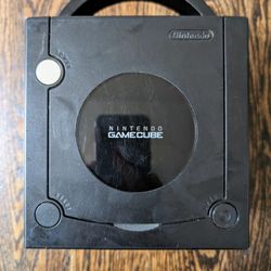 Nintendo GameCube (+ 2 Controllers & 2 Games!)