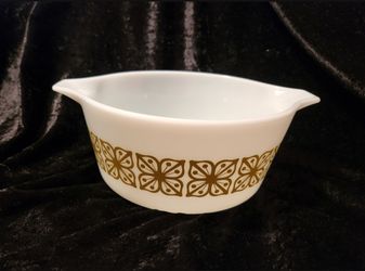 Pyrex #402 1.5 Qt Bowl Casserole Verde Pattern, With Handles, Vintage, White and Green