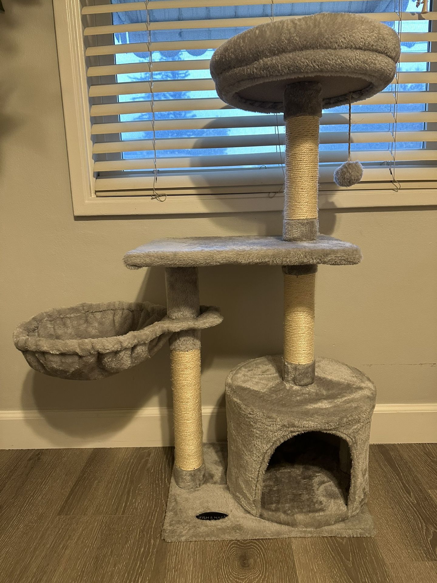 Never used Fish & Nap Cat Tree