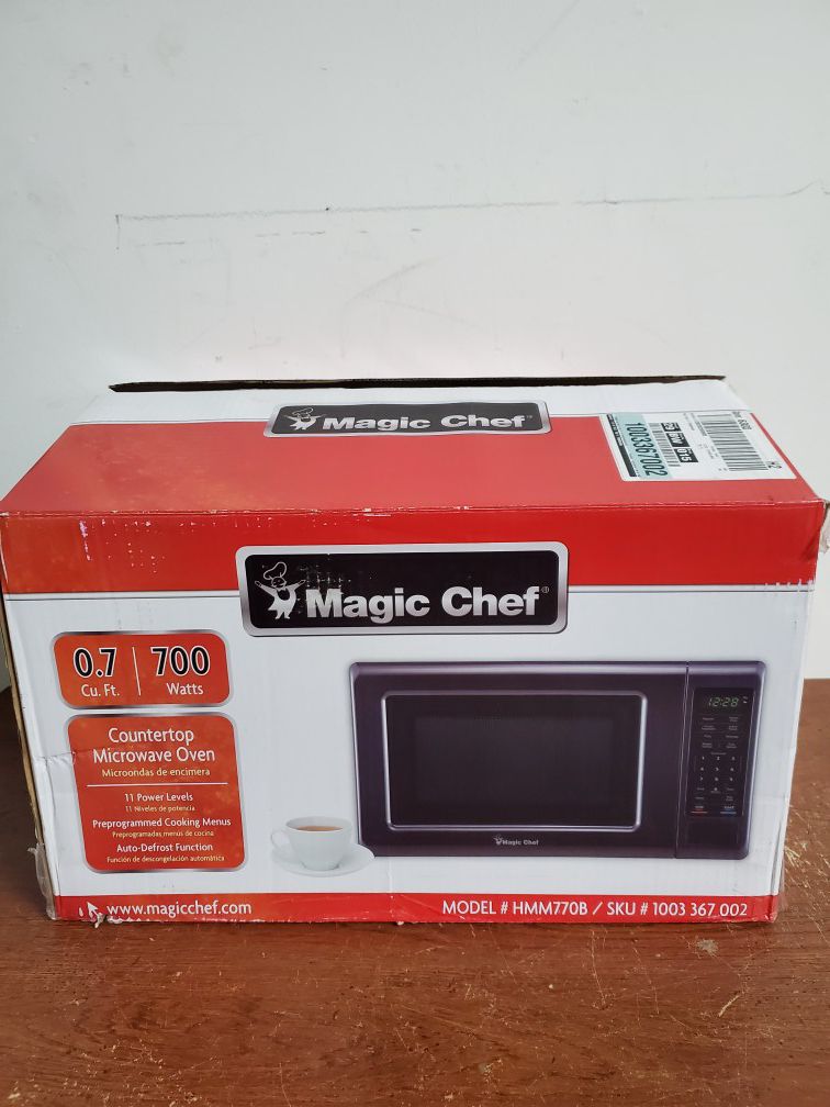 Magic Chef 0.7 cu. ft. Countertop Microwave in Black with Gray Cavity