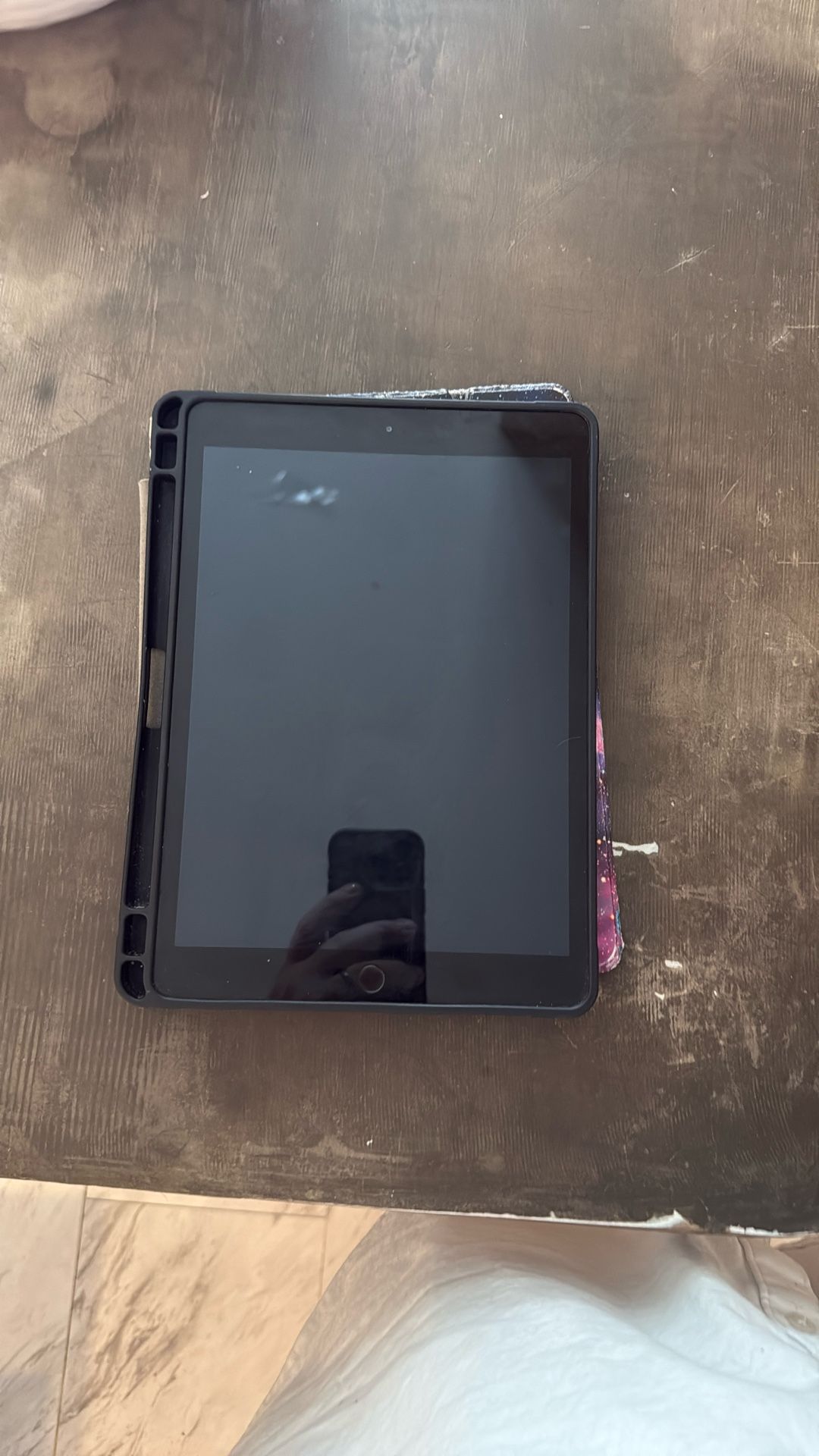 iPad (128GB) w/ Case + Charging Cables – Clean & Ready to G
