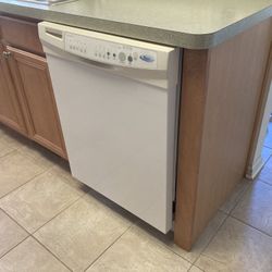 Whirlpool White Dishwasher 