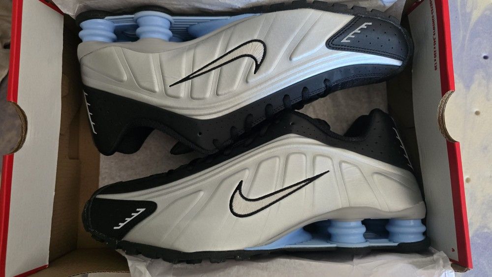 Brand New In Box Mens Nike Shox R4 (11.5)