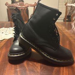 Dr.martens Women’s Size 6 Boots 