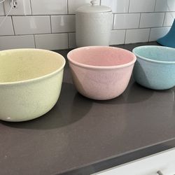 Bauer Pottery Nesting Mixing Bowls