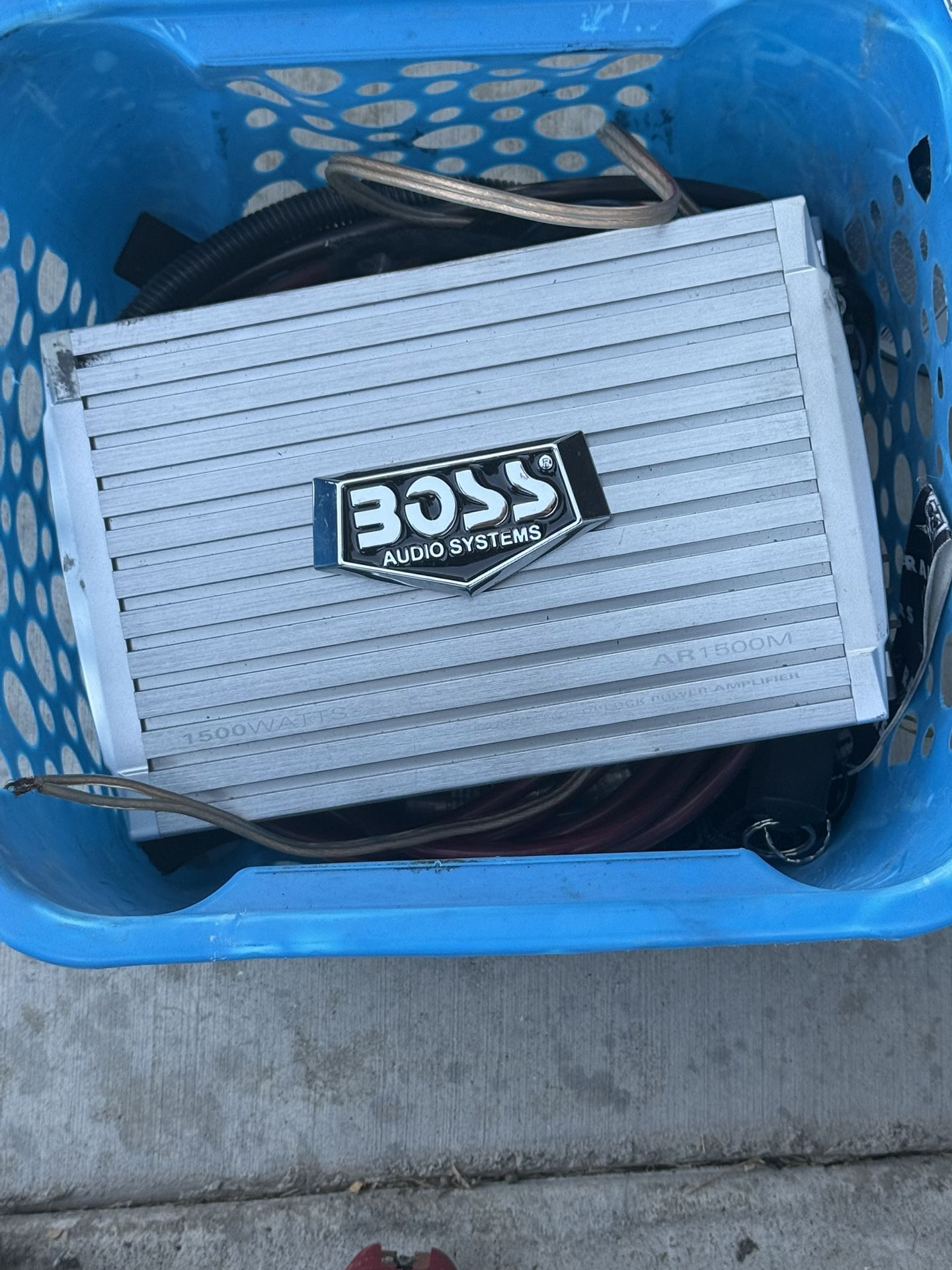 Boss 1500w Amp