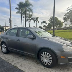 SUPER LOW MILEAGE $5K CAR. 76k MILE VW JETTA