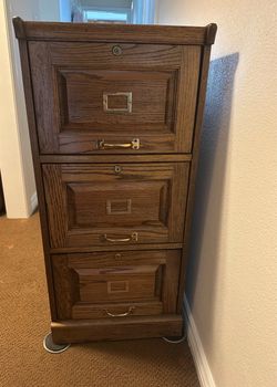 Solid oak 3 drawer filing cabinet