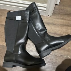 Women’s Black Boots NWT Size 8.5