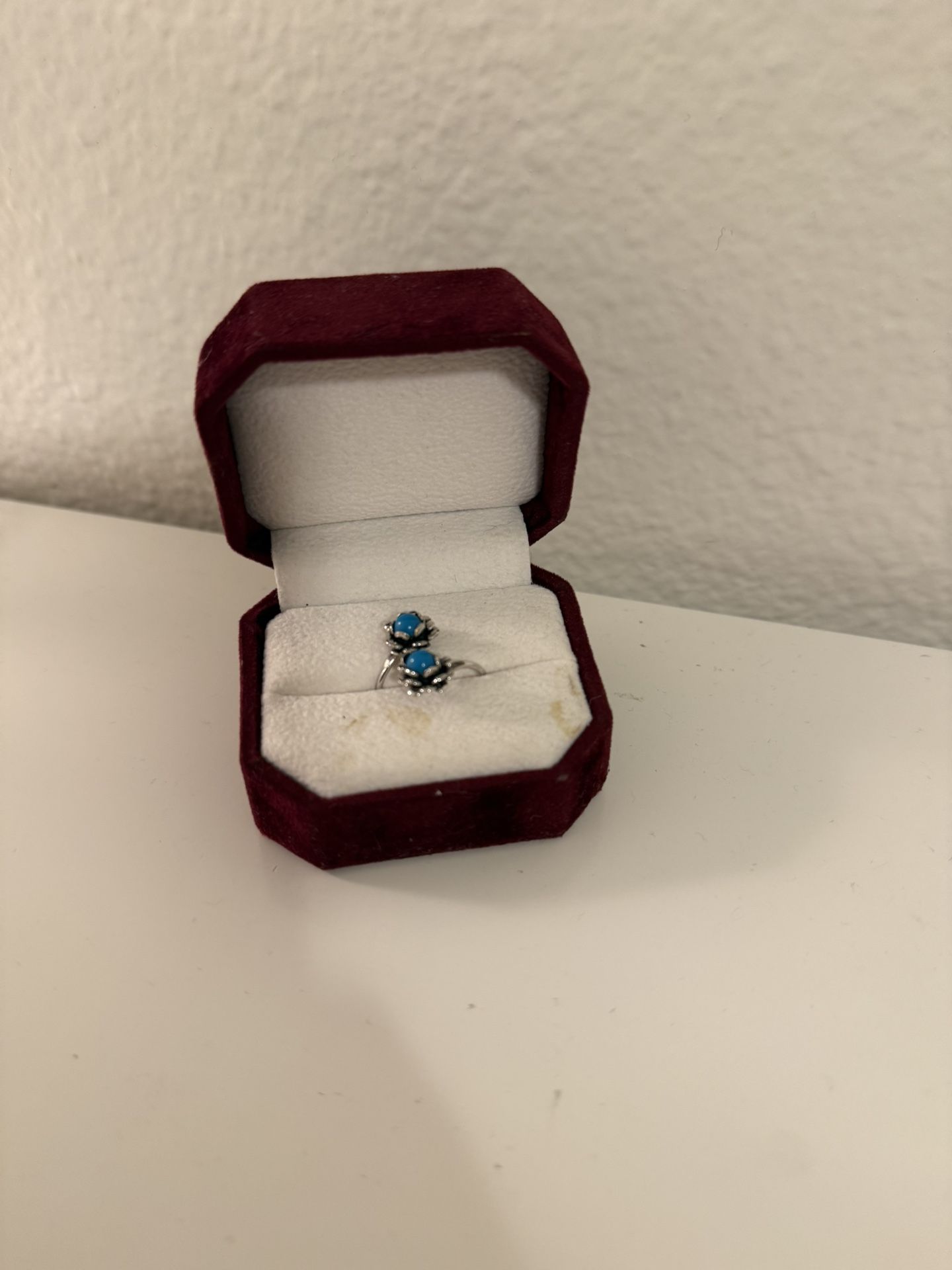 exquisite ring with stones size increases