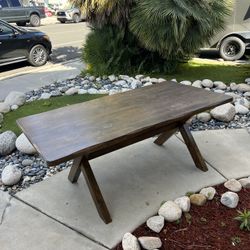 Dining Room Table & Chairs 