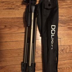 Dolica ST-300 Tripod
