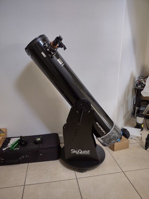 Orion Skyquest Xt8 Dobsonian Telescope 8"