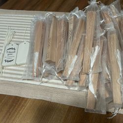 30 Fans For Wedding Guest