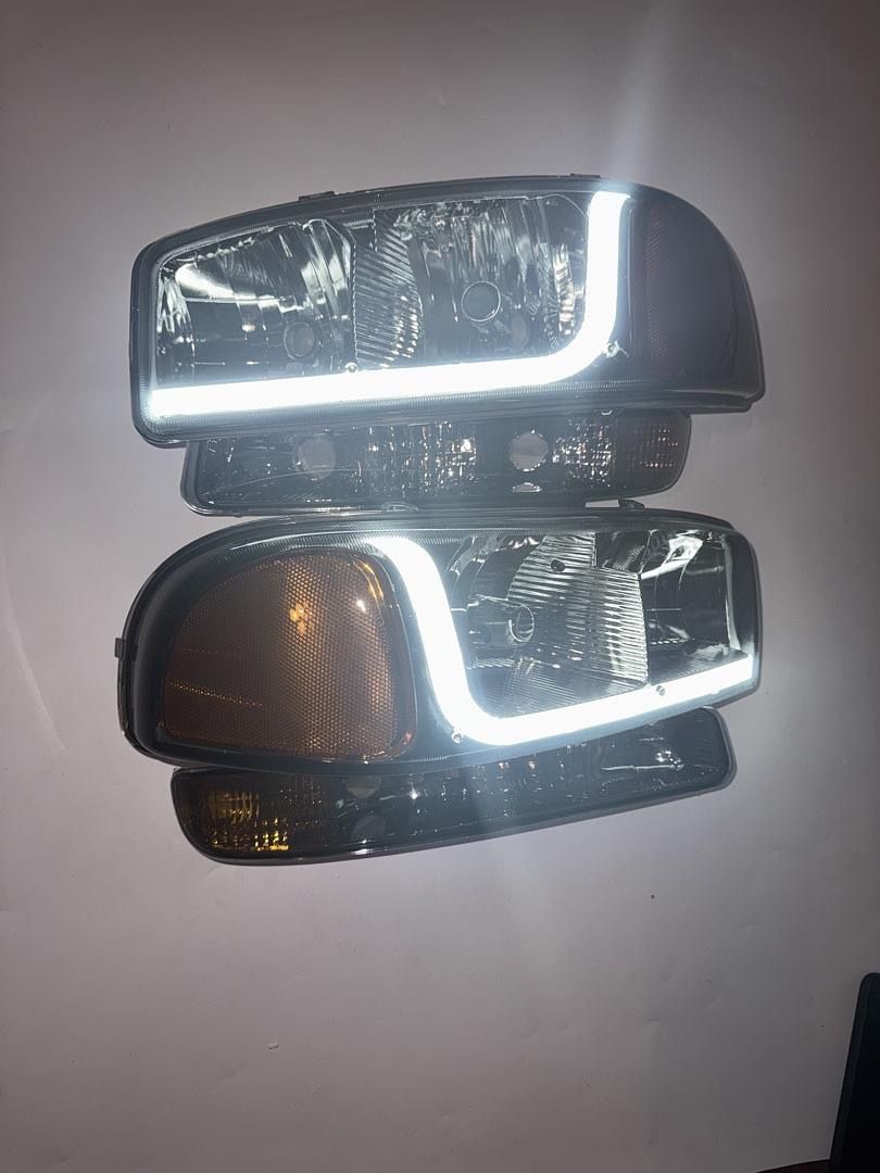 99-06 YUKON SIERRA HEADLIGHTS Smoked Amber LED