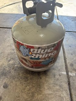 Full 20 Lb Propane Tanks 