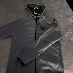 Nike Tech (Fleece) size medium