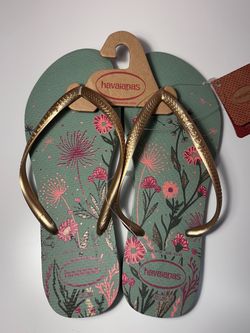 Havaianas Women’s Floral Flip Flops Green Gold Straps Size 9/10 NWT