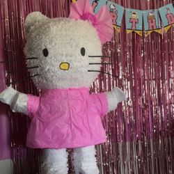 Hello Kitty Piñata/Decor 