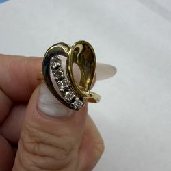 14K YELLOW GOLD RING WITH DIAMONDS SIZE 7