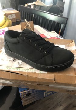 Women’s 8.5 work shoes