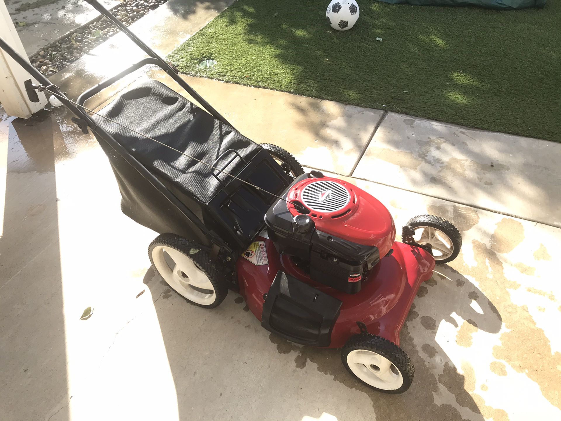 Briggs and Stratton craftsman Gas lawn push mower 21”