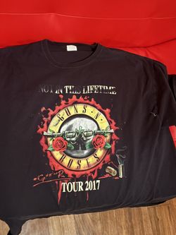 Guns & Roses Tour 2017 Tee 