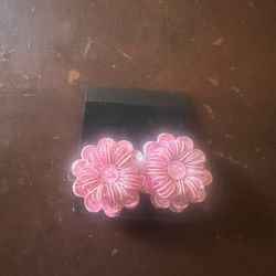 Vintage Pink Layered Petal Clip-On Earrings – Retro Floral Statement Jewelry