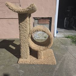 Cat Condo / Cat Tree – Good Condition