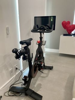 PELOTON Bike