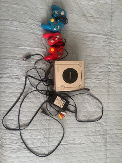 Silver Nintendo GameCube with 2 Controllers/Cables no Gamesi