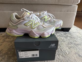 New Balance 9060 Size 7 Pastels