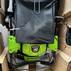 Brand new Greenworks Self Propelled 40v Electric Lawn Mower 