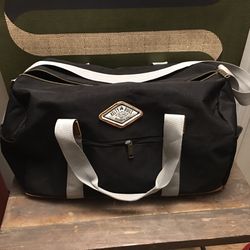 LIKE NEW.. EXCEPT…- KELTY BUILT Medium Duffel Bag