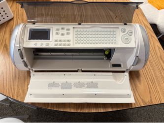 Cricut Expression Cutting Machine + 15 Cartridge Bundle