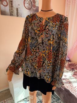 Women's long-sleeved blouse
