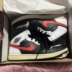 Air Jordan 1 MID SE
