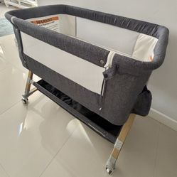 Harppa Baby Bedside Bassinet + New Mattress 