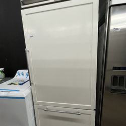 Viking Panel Ready Bottom Freezer 36” Built In Refrigerator 