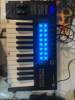 Novation Launchkey USB MIDI Keyboard Controller