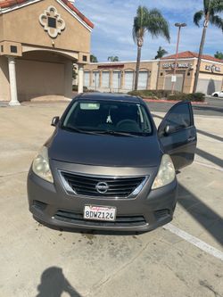 2012 Nissan versa